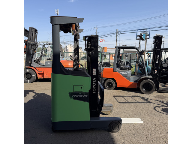 その他 トヨタL&F 電動フォークリフト 900キロ 3m 免許不要 の中古車