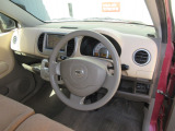 内装は年式の割に比較的綺麗です。
