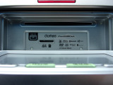 CD,DVD,SDカードスロットル。