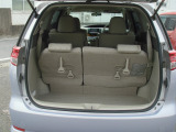 綺麗な荷室でサードシート収納できます