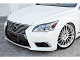 LS460のカスタム車輛になります!サンルーフ!黒革!サスコン!21インチアルミ!など欲しい装備が装着されております!