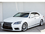 LS460のカスタム車輛になります!サンルーフ!黒革!サスコン!21インチアルミ!など欲しい装備が装着されております!