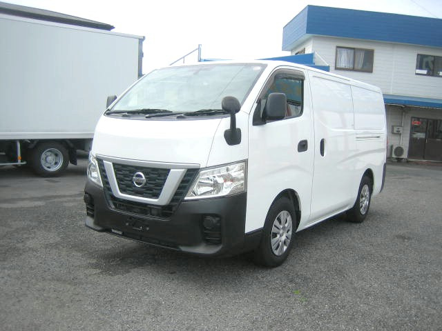 NV350キャラバン  中温冷凍車・-5度設定・5ドア