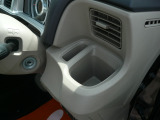 運転席側ドリンクホルダー☆取りやすい位置にあるので使い勝手がいいですよ!