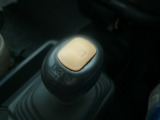 4WD☆ぬかるんだ農地も山道も力強く走ります!!シフトレバー上のボタンを押すだけで切り替えられるので使い勝手がいいですよ(*^^)v