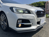 オプションのLEDライナー、STiスポイラー付きです。