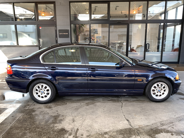 BMW 3シリーズセダン 320i 直6 2200cc 左ハンドル の中古車詳細 