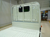 荷台内寸:312&times;160&times;38 三方開 スチールボディ 左右アオリ上部プロテクター 鳥居作業灯1個 アーム式PG/600kg付