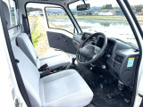 綺麗な運転席、助手席と室内です。 室内は大きな荒れのない綺麗な状態です。是非一度お車をご覧下さい。お車は1台限りで気になりましたら、09046440671迄、ご予約下さい