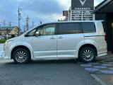 【ガラスコーティング】 当社では【ボディーガラスコーティング】も施工可能です!お車の艶が出て汚れにくく、お手入れも楽ちんです!お気軽にスタッフまでお尋ね下さい!