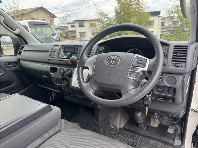 トヨタ ハイエースバン 2.8 DX ロング 4WD リアヒーター バックカメラ
