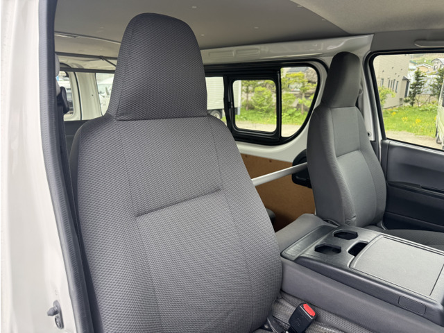 トヨタ ハイエースバン 2.8 DX ロング 4WD リアヒーター バックカメラ