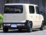 ユニークな左右非対称デザインのコンパクトカー『日産キューブ』♪スクエアなフォルムを最大限に活用した居住空間は広々としており、大きなドアと広い頭上空間で乗降性も良好です!!
