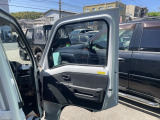 程度が悪い車が安いのは当たり前です。当店はコストを安く!薄利多売価格設定でお客様が良質安価な車両に出会える事にこだわっております。少し年式が古くても程度の良い車両は沢山あります!