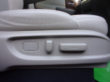 運転席パワーシート。