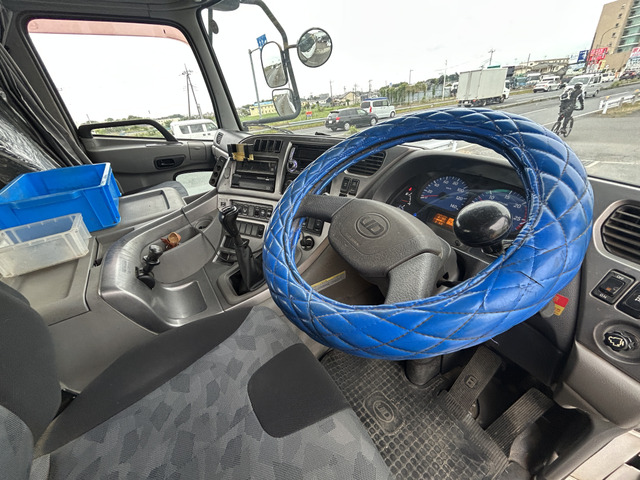 UDトラックス クオン 9.8t積み 3段クレーン平ボディ の中古車詳細