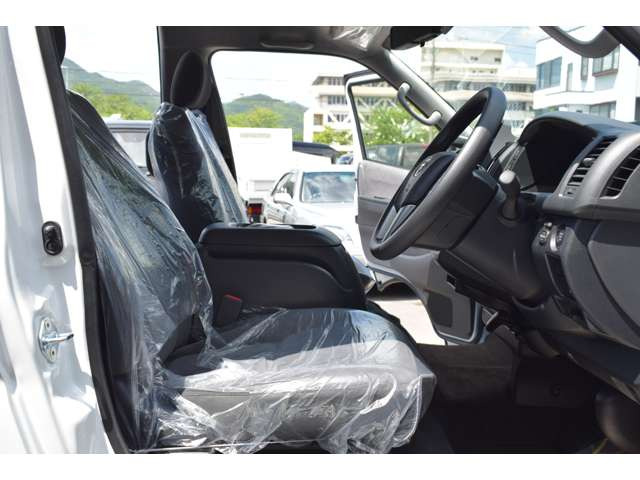 トヨタ ハイエース 2.7 グランドキャビン 4WD 9型未登録新車/4WD/寒冷