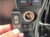便利なスマートキー&プッシュスタートも装備されております。鍵が車内にあればボタン一つでエンジンの始動が可能になります。鍵の開閉もボタンで可能ですよ。