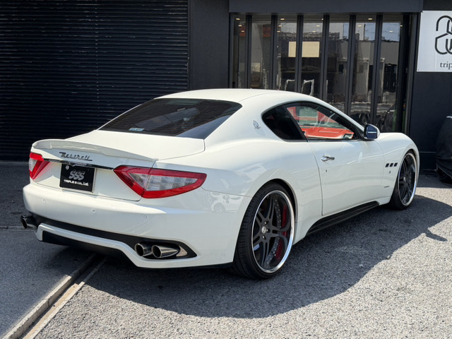 マセラティ グラントゥーリズモ 4.2 の中古車詳細 (34,500km, ホワイト 