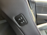 運転席からでも助手席パワーシートは操作可能です。