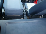 助手席を倒せば、柄の長い荷物を積み込むこともできます!