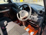 お客様に隅々までご覧頂けるよう展示車両は常に綺麗に仕上げております!お客様のご来店、スタッフ一同笑顔でお待ちしていおります♪