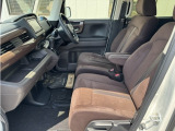内装クリーニングも行っております。専門スタッフが愛車をピカピカに仕上げさせていただきます。