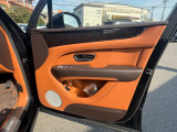 ベンテイガ  BENTLEY BENTAYGA V8