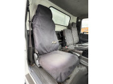 運転席シート:運転席シートはレザーシート!!穴あきなしです!さらにシートカバーが付いています!😊ぜひぜひ直接ご確認くださいませ♪よろしくお願いいたします。栃木県栃木市『道の駅みかも』様ヨコ!ハイトレーディング