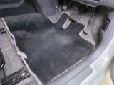 【全国納車OK】 現車をご覧になれないお客様でも、安心してお車をご購入いただける環境を整えております。 色々な角度から撮影したたくさんの画像など豊富な資料送りいたしております。