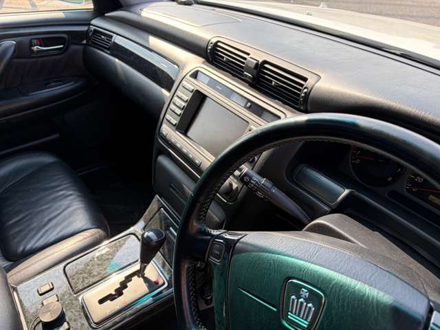 トヨタ クラウンアスリート 2.5 V サンルーフ黒革シート の中古車詳細