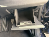 【運転席小物入れ】