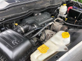 5.7L V8エンジンは、かつてのクライスラーの半球型燃焼室を持つ「Hemi」エンジンを改良した新世代Hemiとよばれる独特のエンジンとなり、アメリカンなこのエンジン音を好むファンも多いです。