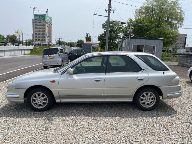 スバル インプレッサスポーツワゴン 1.5 カサブランカ 4WD 夏冬タイヤ 