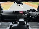 こちらのお車、禁煙車ではないのですが現状たばこ臭はほとんど残っておらず、中古車特有の古びた匂いもないので気持ちよくお使いいただけます。消臭施工もするのでさらにすっきりした状態でのお渡しになります!