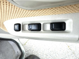 運転席にはパワーウインドウのスイッチが御座います。お車は1台限りで御座いますので早い者勝ちです お問い合わせは 09046440671迄 お気軽にお問い合わせください