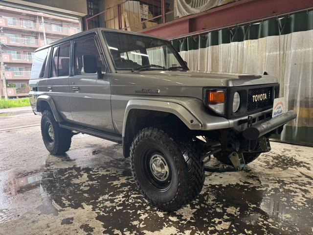 トヨタ ランドクルーザー70 4.2 ZX ディーゼル 4WD 外装同色補修中