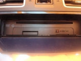 CD,DVD,SDカードスロットル。