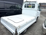 新車からの穴もない綺麗な荷台です。これからもガンガン積んで走れますね。お車は1台限りで気になりましたら、メールやチャット等予約は受け付けていませんので09046440671迄、お電話にてご予約下さい