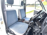 軽トラとしてはとても綺麗な運転席、助手席と室内です。 室内は大きな荒れのない比較的綺麗な状態です。是非一度お車をご覧下さい。お車は1台限りで気になりましたら、09046440671迄、ご予約下さい