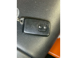 【スマートキー】 車内へのアクセス楽々、今や必須アイテムの「スマートキー」には、キー複製防止「イモビライザー」まで備わっております。