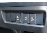 運転席から後席の電動スライドドアの操作が行えます!雨の日や送迎時などにも便利です☆