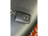 【スマートキー】 車内へのアクセス楽々、今や必須アイテムの「スマートキー」には、キー複製防止「イモビライザー」まで備わっております。