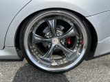 リヤは225/40R18