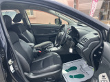 こちらのグレードはハーフレザー調シートです。