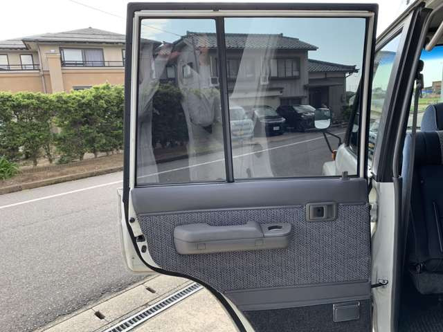 トヨタ ランドクルーザー70 4.2 ZX ディーゼル 4WD 前後リーフ