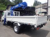 積載3t・荷台L349&times;W177cm、アオリ水平チェーンを使えば、長尺物の運搬も可能です。