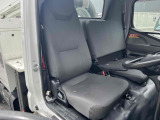 運転席シート、一部切れ箇所有り。