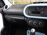 純正オーディオシステム[AM&FMラジオ/USB/AUX/Bluetooth接続対応]や音声タイプETC車載器、クルーズコントロール&スピードリミッターなどオプション装備を含め多数装備!!