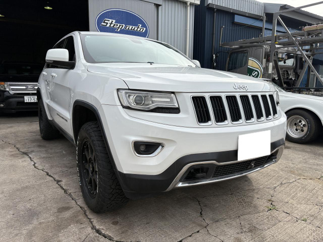 グランドチェロキー ラレード 4WD 2.5㌅リフトアップ/タイヤ4本新品
